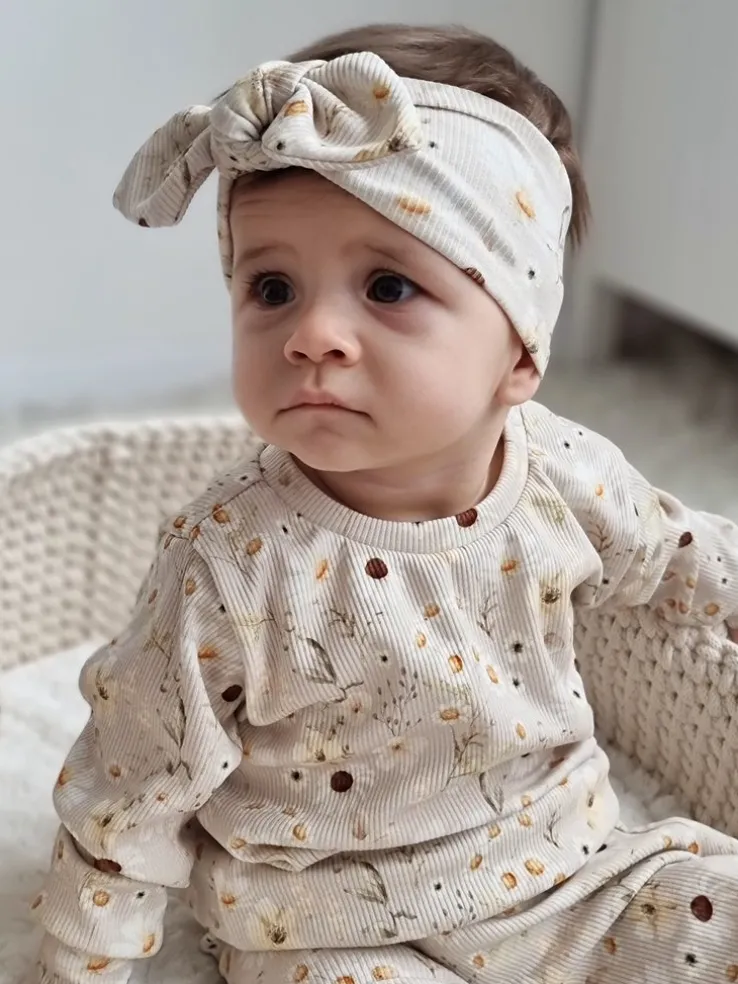 Prążkowany komplet stokrotki (bluza + spodnie)