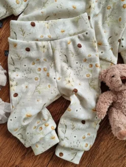 Prążkowany komplet stokrotki (bluza + spodnie)