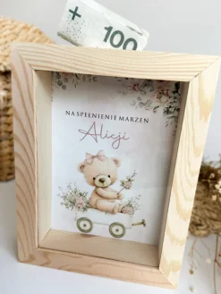 Skarbonka dla dziecka z nadrukiem misia z kwiatami