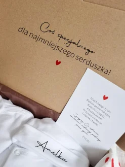 Zestaw wyprawkowy dla niemowlaka serduszka 9el.