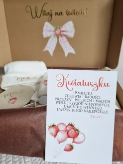 Zestaw wyprawkowy dla niemowlaka 10 el. truskawki